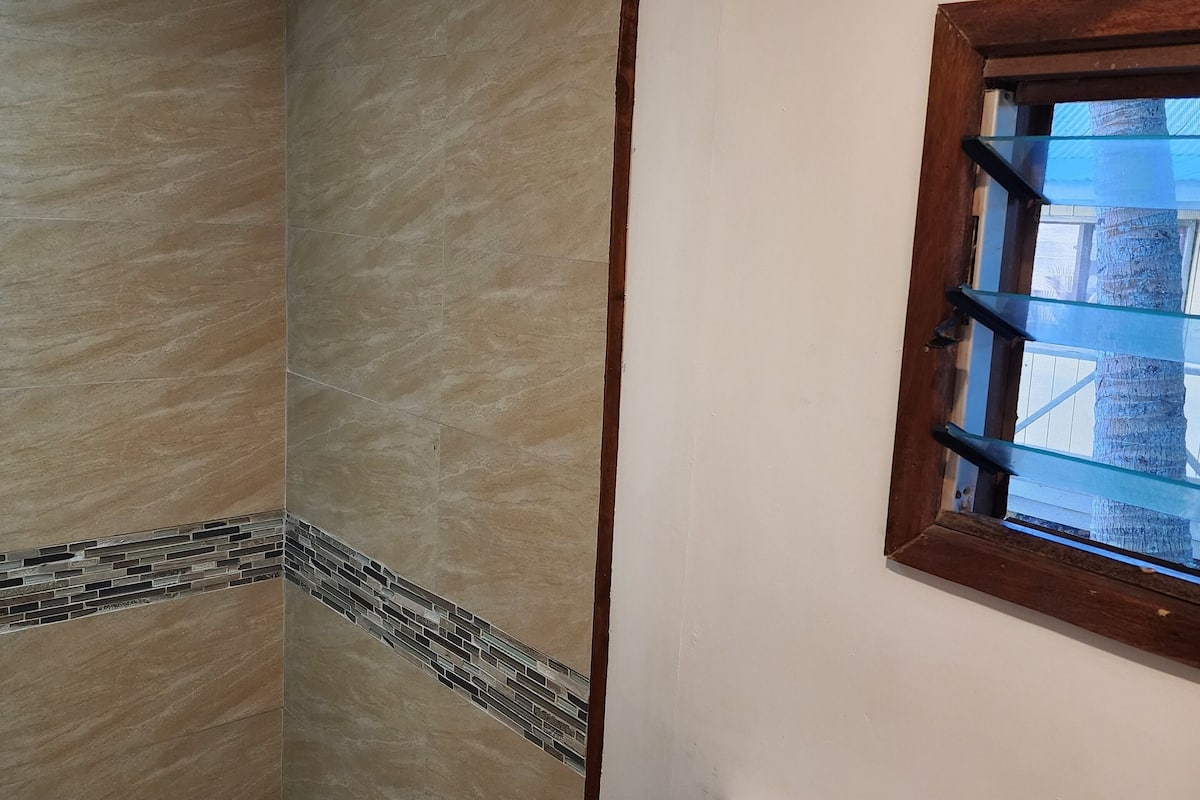 deluxe quadruple room, 1 bedroom, ocean view, oceanfront (fale) | bathroom | shower, hair dryer, bathrobes, towels