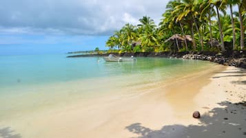 Private beach, sun-loungers, beach umbrellas, beach towels