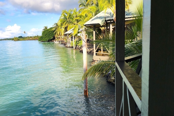 Kamar Quadruple Deluks, 1 kamar tidur, pemandangan samudra, tepi laut (Fale) | Teras/patio