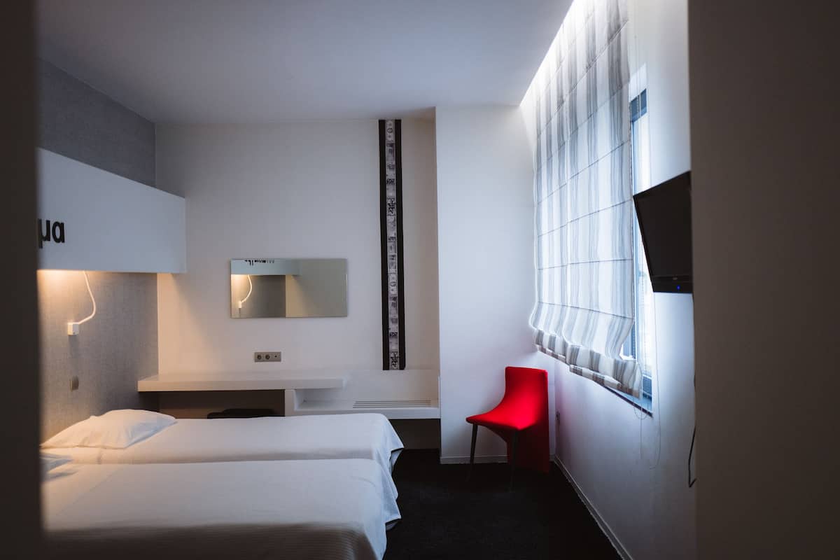Chambre Standard avec lits jumeaux | SystĂšme dâinsonorisation, accĂšs au Wi-Fi (inclus)