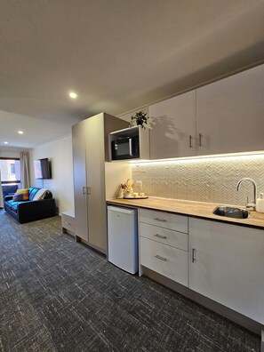 Private kitchenette - St James Apartments (Queenstown)