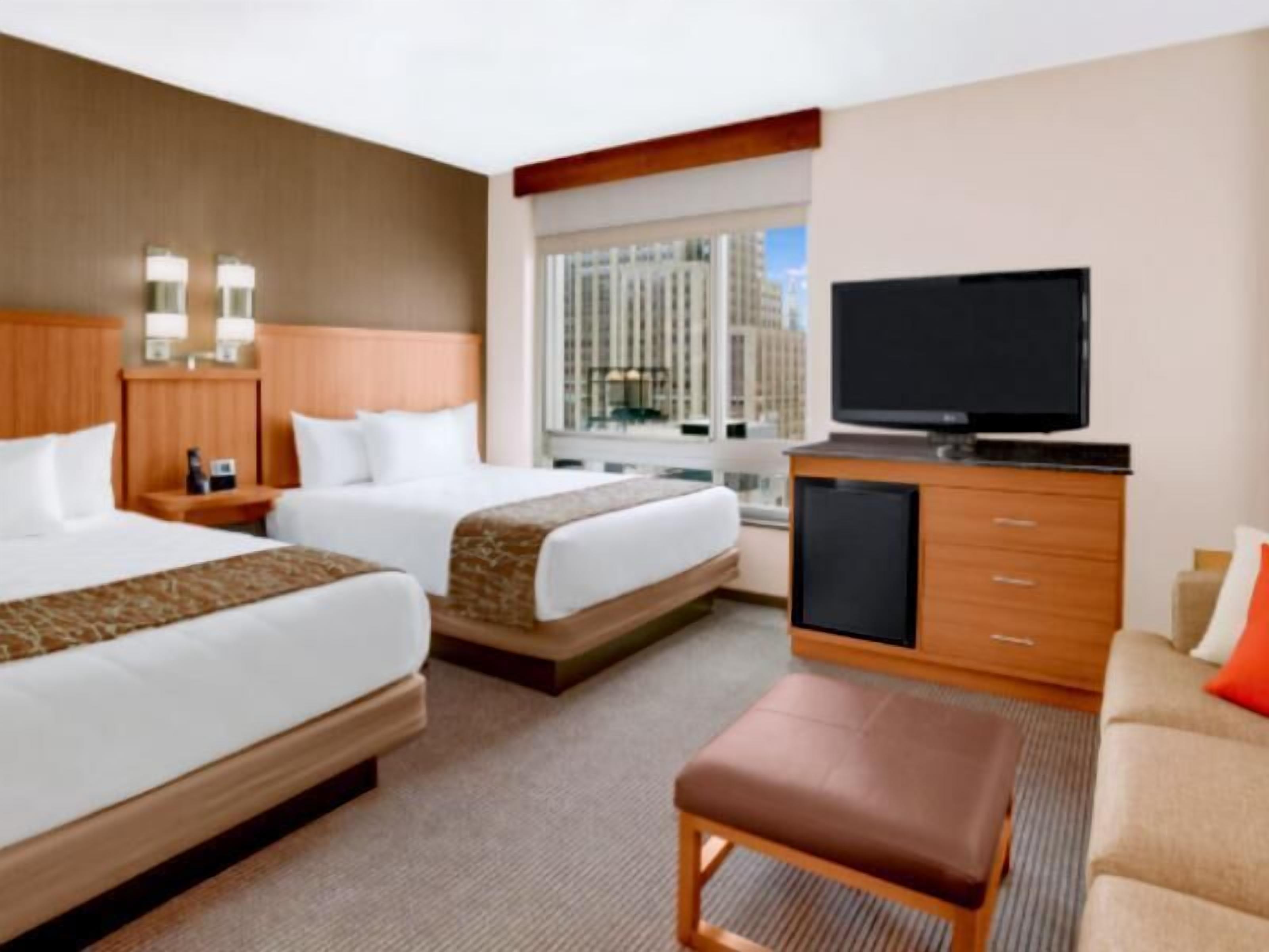 Premium bedding, in-room safe, desk, laptop workspace