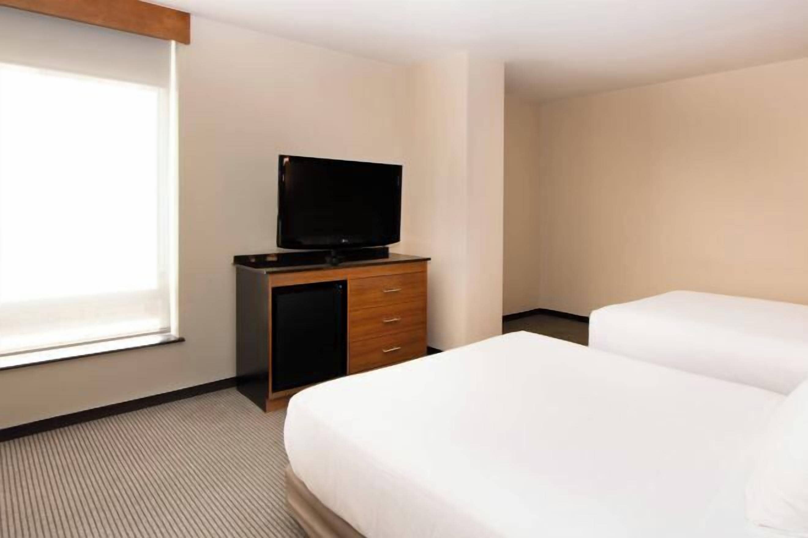 Literie de qualité supérieure, coffres-forts dans les chambres, bureau