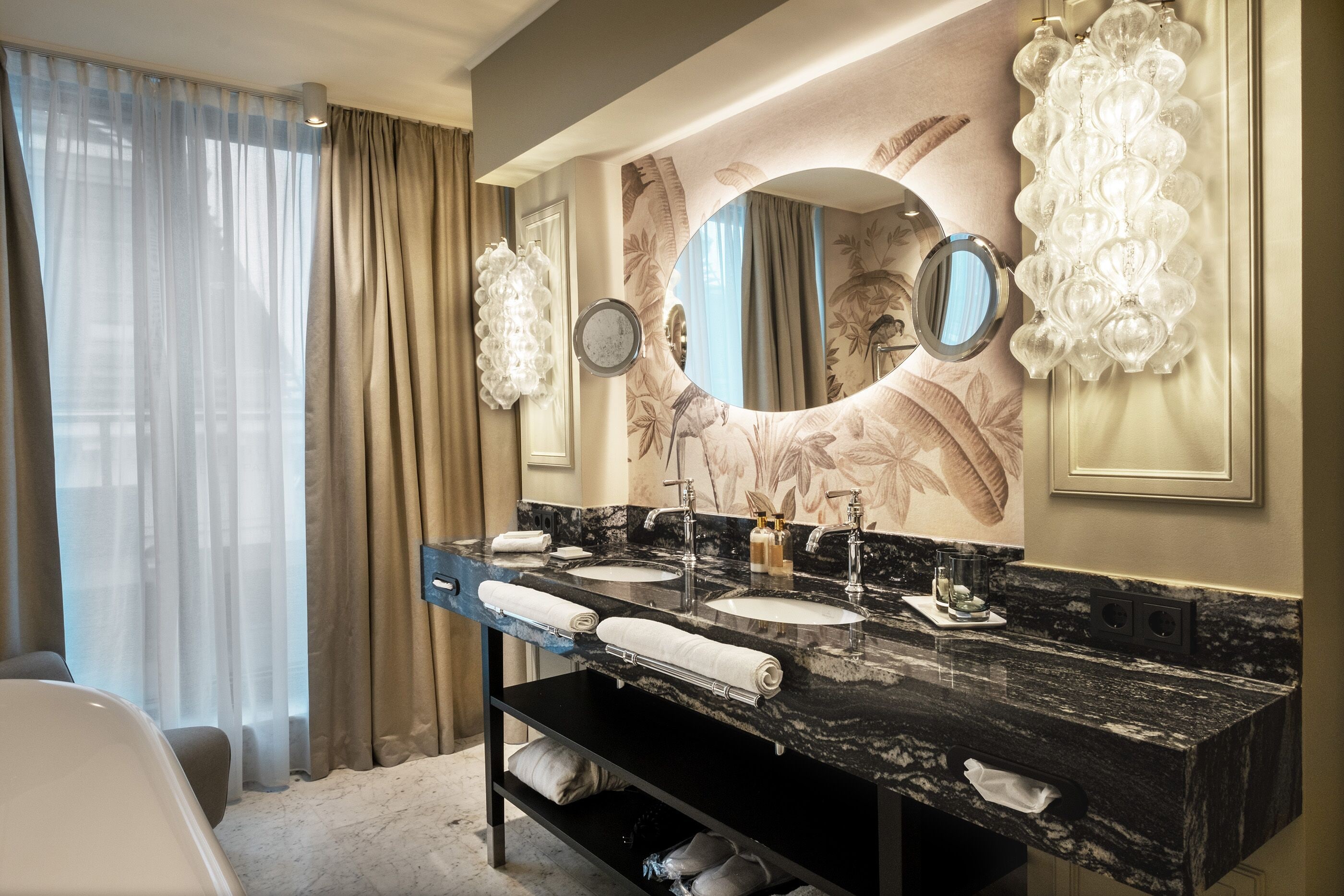 penthouse topazz | bathroom | free toiletries, hair dryer, bathrobes, slippers