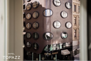 TV LED 43 polegadas com canais via satélite