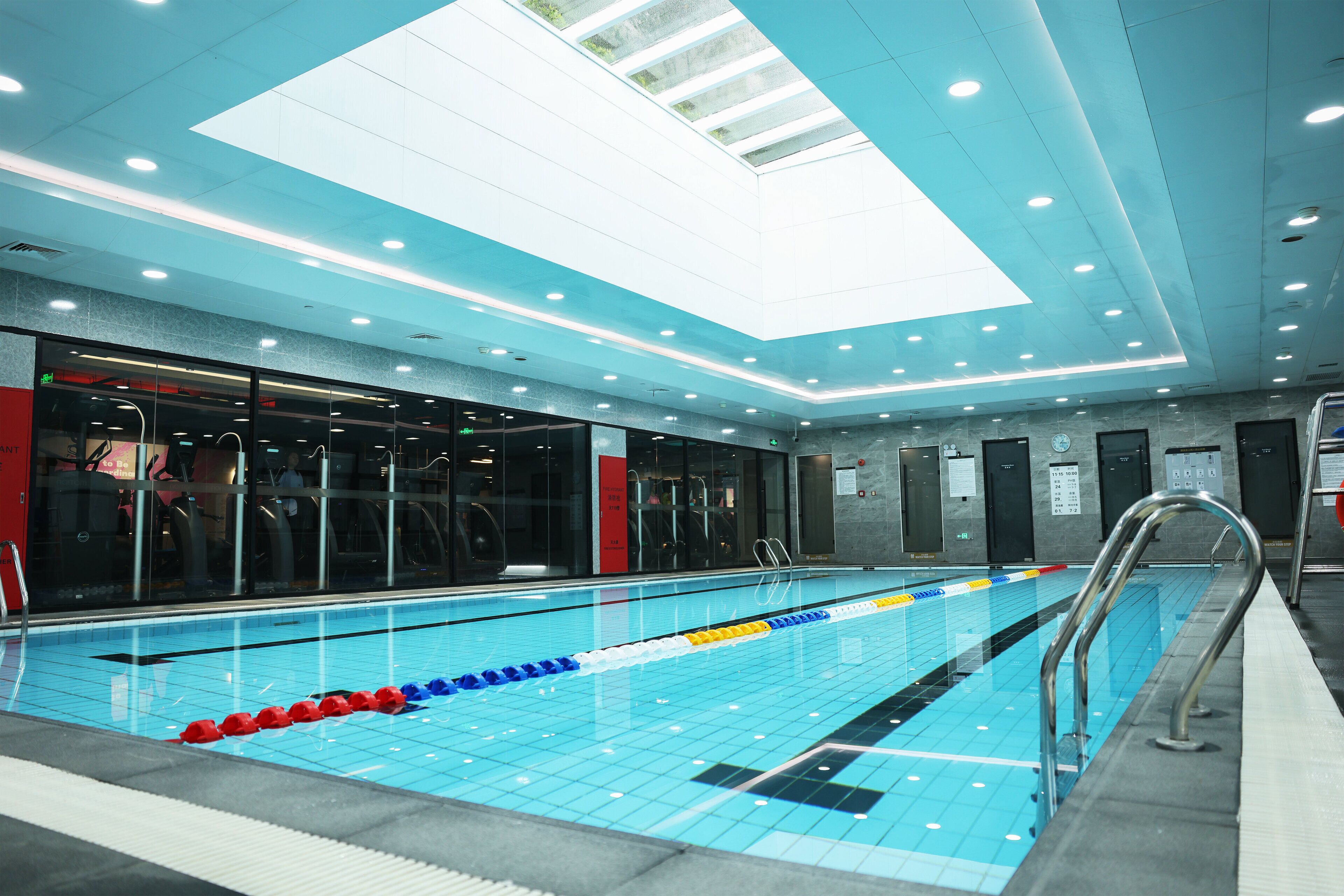 室內泳池