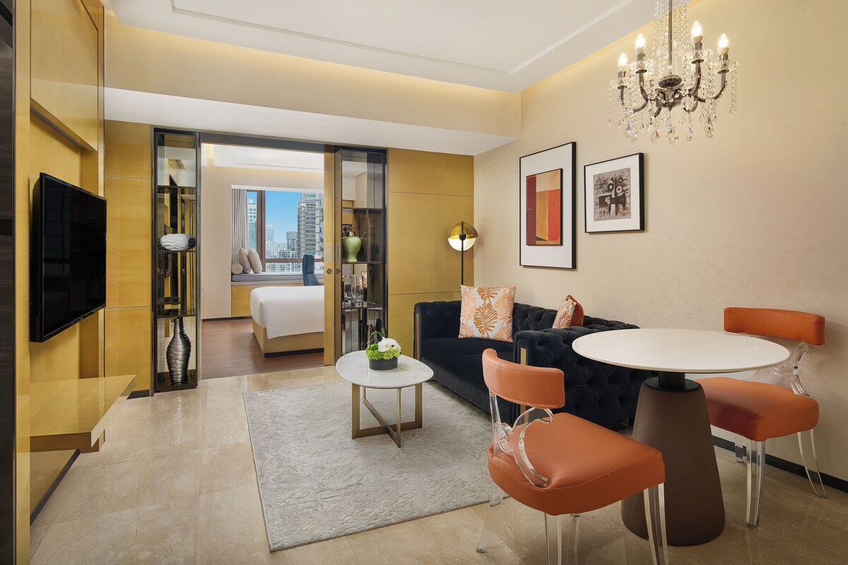 Suite (Upgraded) | 1 habitación, ropa de cama de alta calidad, edredón y minibar 