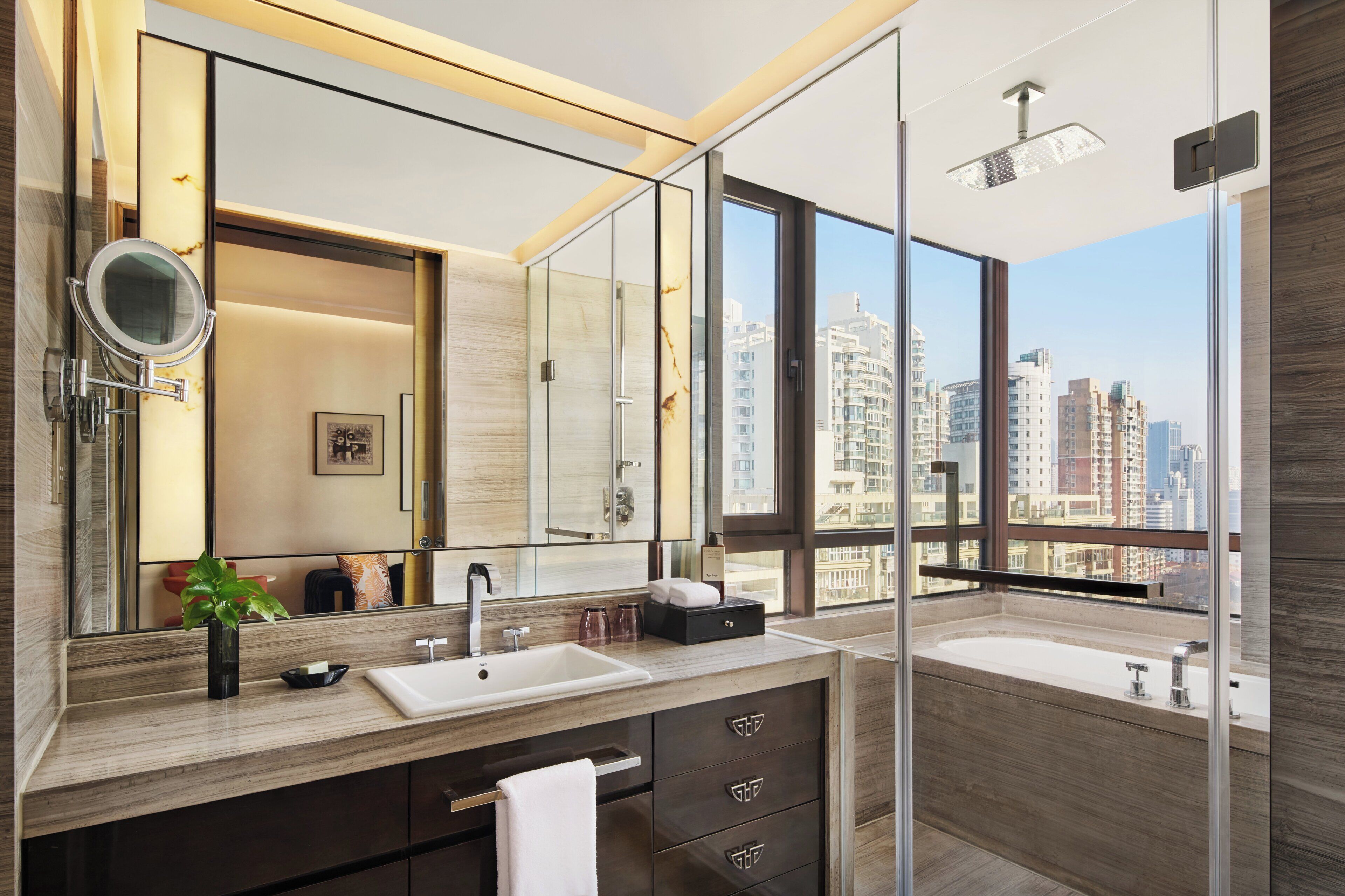 1 bedroom, premium bedding, down comforters, minibar