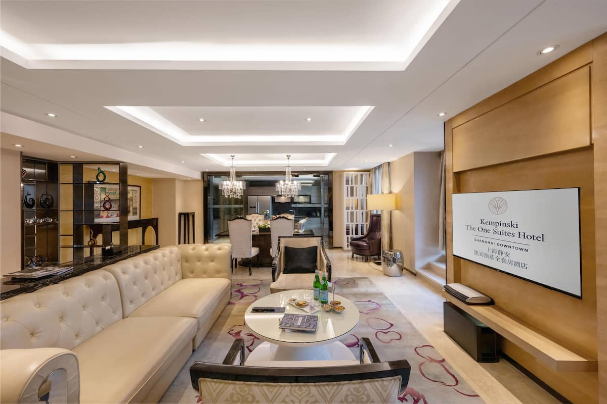 Executive Suite, Multiple Beds, City View (The ONE Suites-Thee Bed Rooms) | Living area
