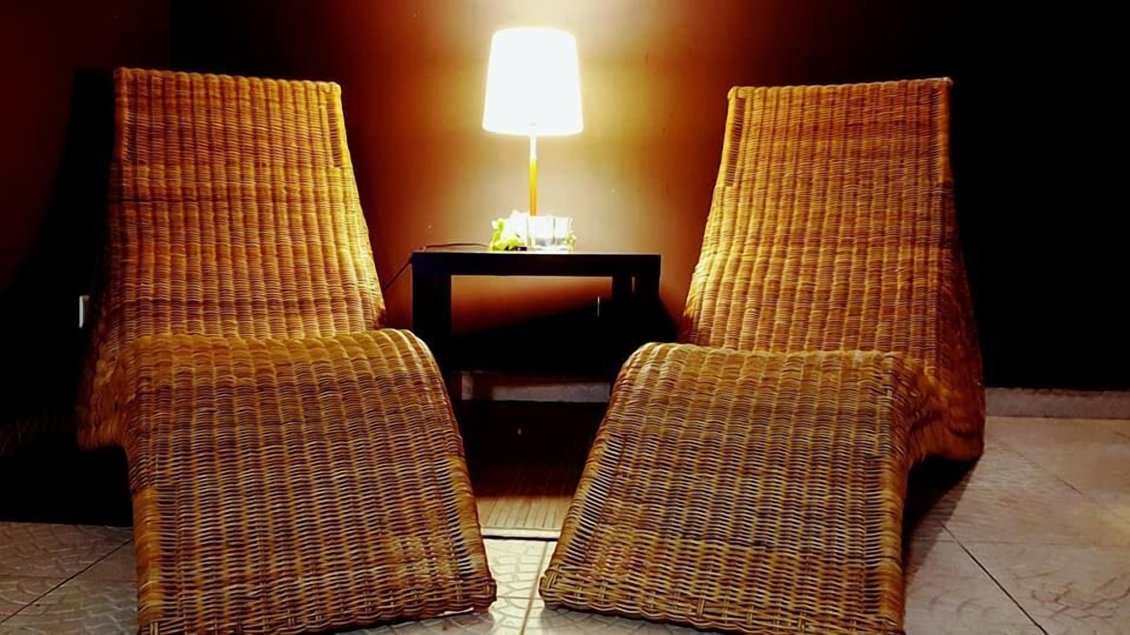 Couples treatment rooms, sauna, hot tub, steam room, body treatments