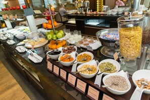 Petit déjeuner buffet servi tous les jours en supplément