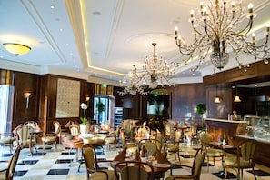 3 restaurants servant le déjeuner