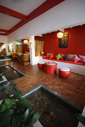 Lobby sitting area - Villa Medamrei (Siem Reap)