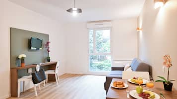 Appartement 1 chambre | Living area | LCD TV