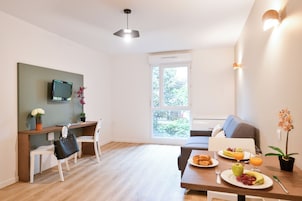 Appartement 1 chambre | Área de estar | TV LCD