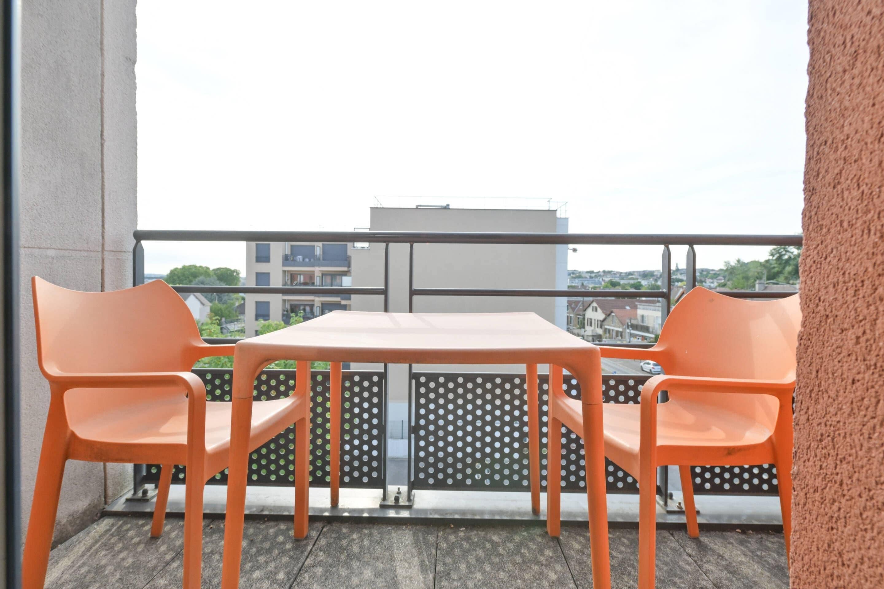 Appartement 2 chambres | Desk, laptop workspace, soundproofing, iron/ironing board