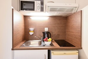 Studio Double | Private kitchen | Fridge, microwave, stovetop, dishwasher