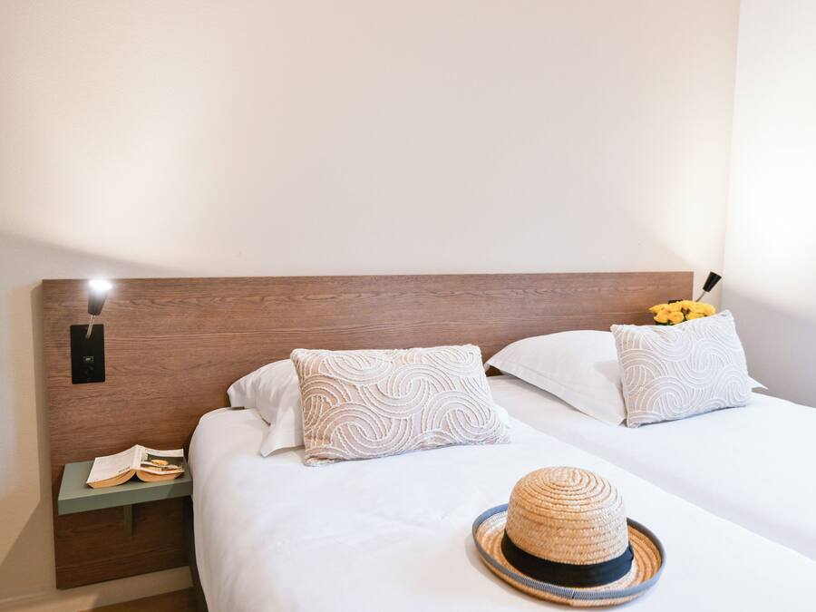 Appartement 1 chambre | Desk, laptop workspace, soundproofing, iron/ironing board