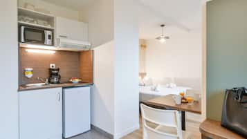 Studio triple | Private kitchen | Fridge, microwave, stovetop, dishwasher