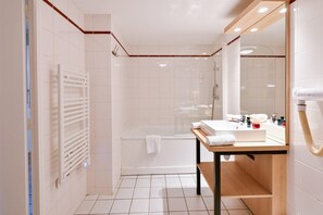 Desk, laptop workspace, soundproofing, iron/ironing board - Comfort Aparthotel Versailles Saint Cyr l'Ecole (Saint-Cyr-l'Ecole)