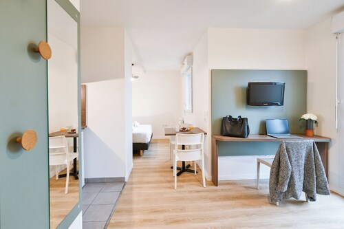 Comfort Aparthotel Versailles Saint Cyr l'Ecole