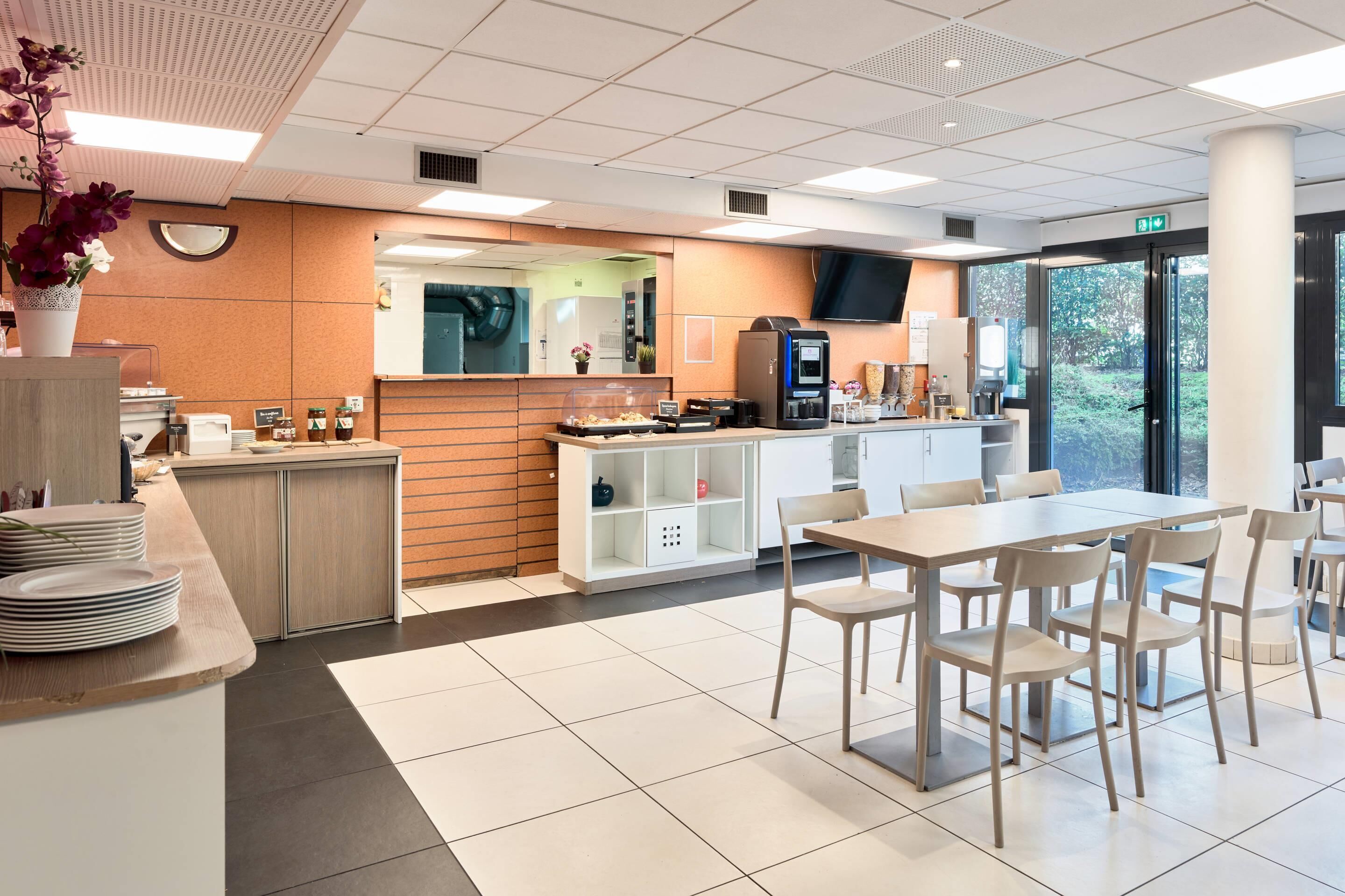 Daily buffet breakfast (EUR 12.90 per person)