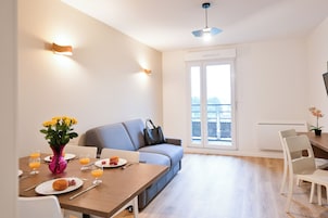 Appartement 2 chambres | Área de estar | TV LCD