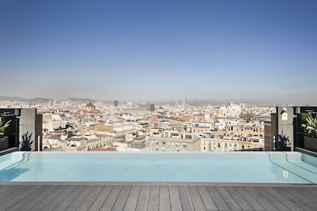 Outdoor pool, open 9:00 AM to 9:00 PM, sun loungers