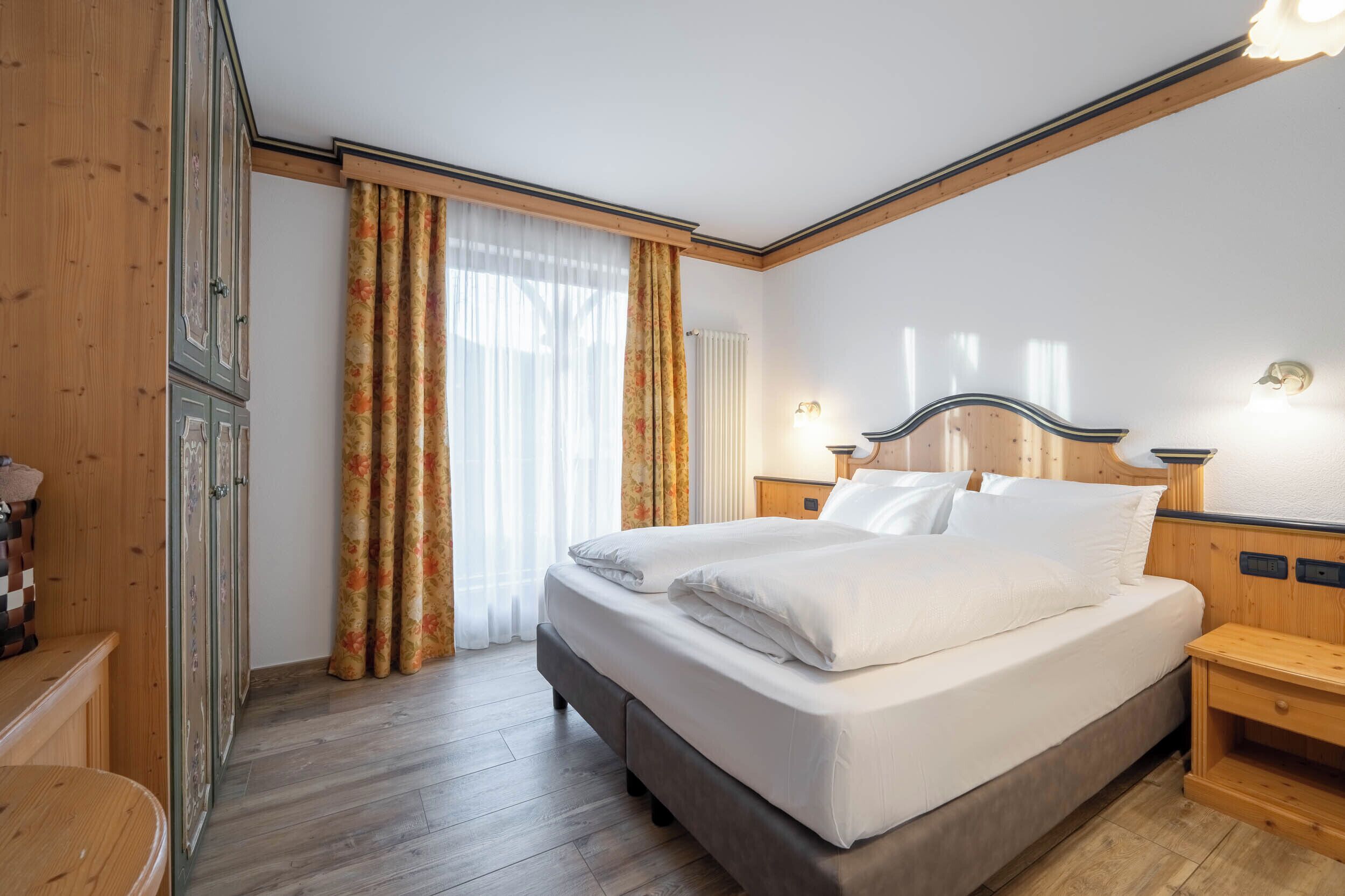 Classic Double Room | Down comforters, pillowtop beds, in-room safe, laptop workspace