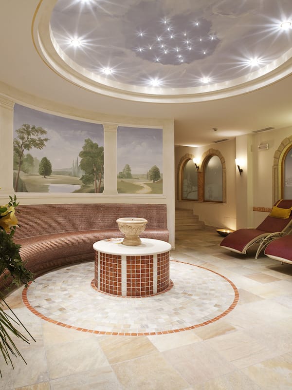 Couples treatment rooms, sauna, hot tub, steam room, Turkish bath