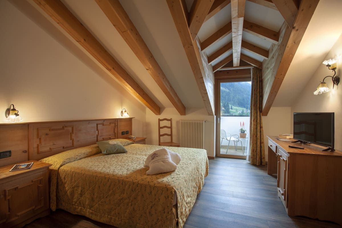 Chambre classique double | 1 chambre, couette en duvet, lit avec matelas Ă plateau-coussin