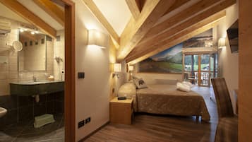 Family Suite | 1 bedroom, down duvets, pillow-top beds, in-room safe