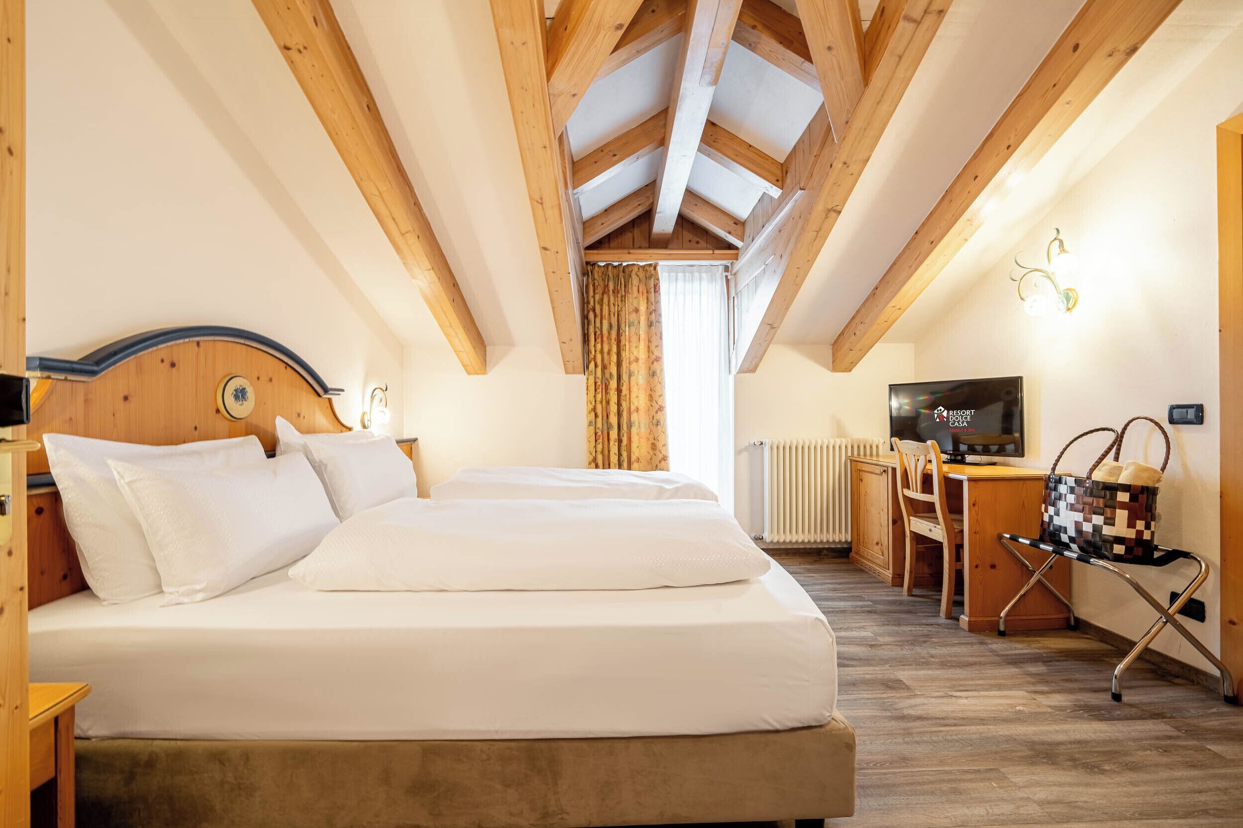 Classic Double Room | Down comforters, pillowtop beds, in-room safe, laptop workspace