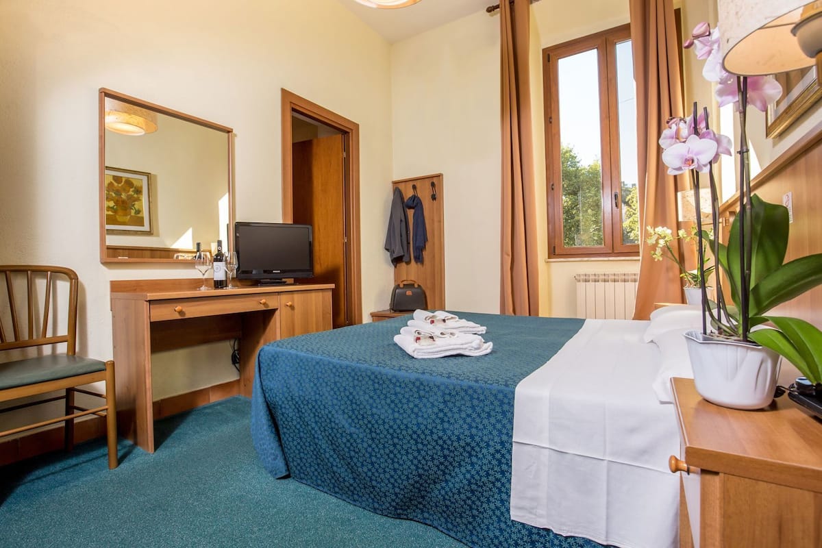 In-room safe, desk, blackout drapes, free WiFi