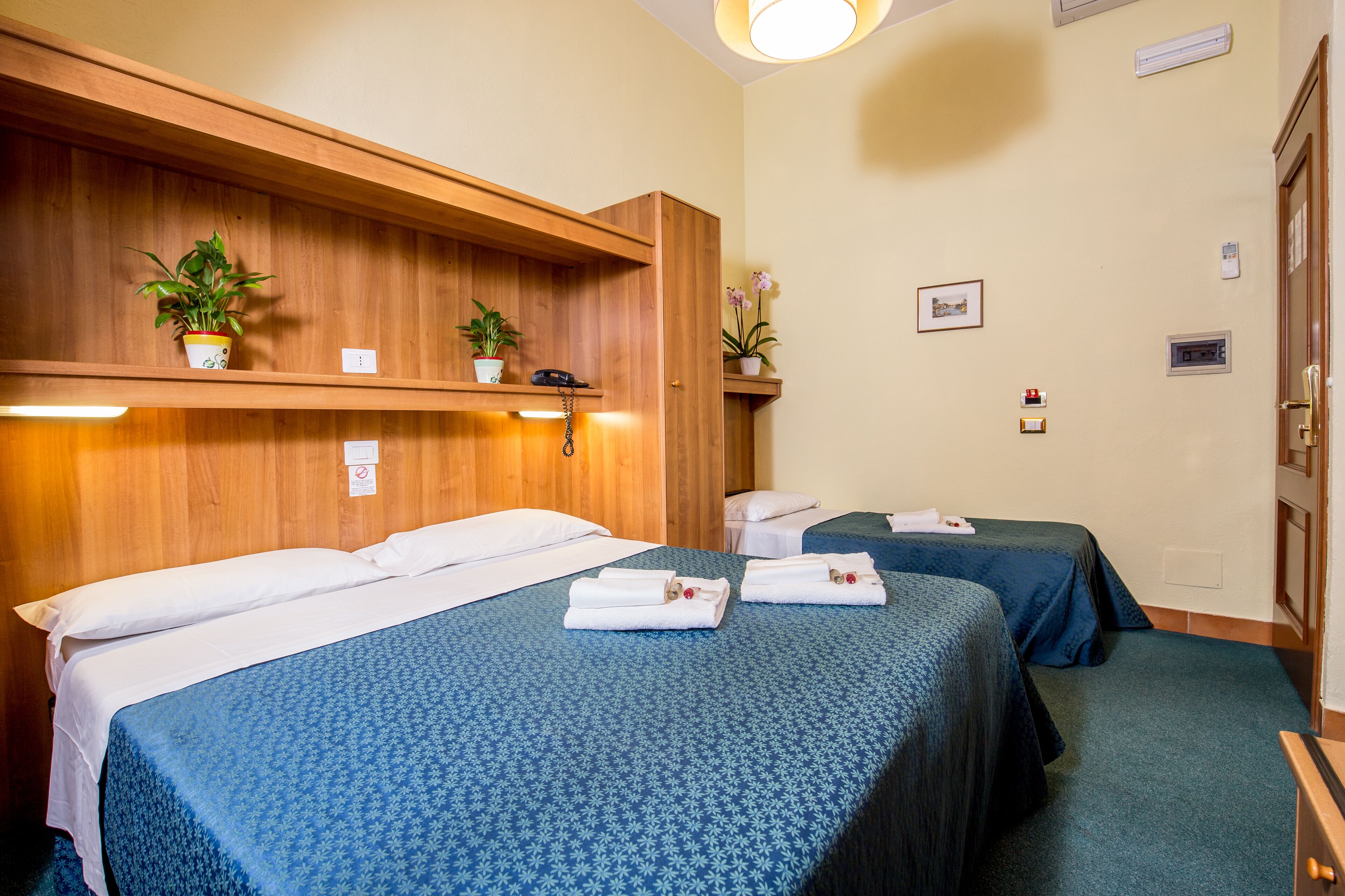 1 bedroom, in-room safe, desk, blackout curtains