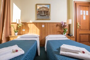 In-room safe, desk, blackout drapes, free WiFi - Hotel Trastevere (Rome)