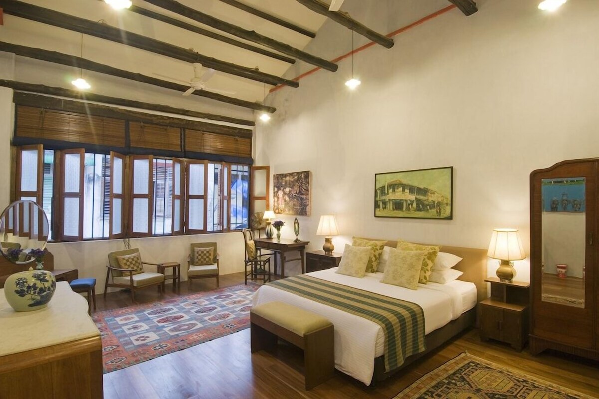 In-room safe, desk, WiFi (free), bed sheets