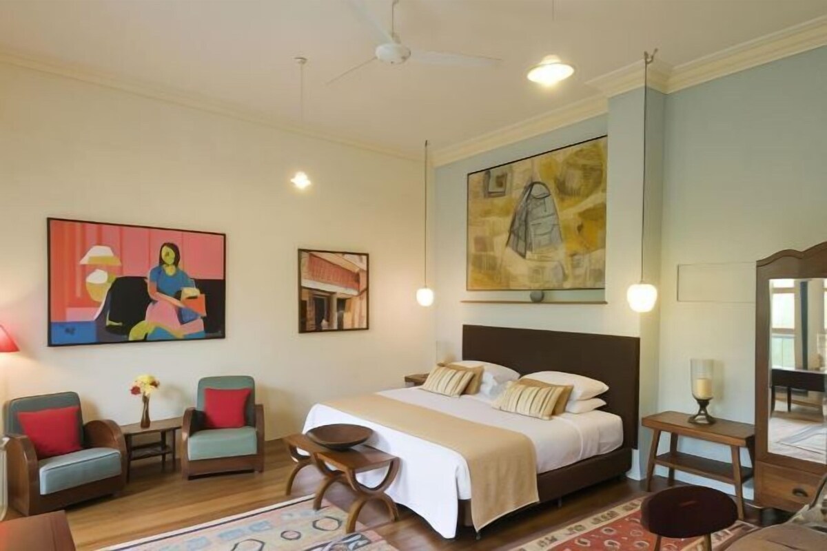 In-room safe, desk, WiFi (free), bed sheets
