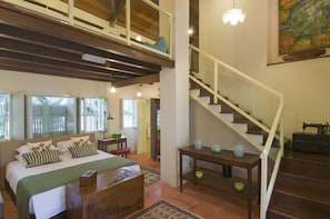 1 bedroom, in-room safe, desk, free WiFi