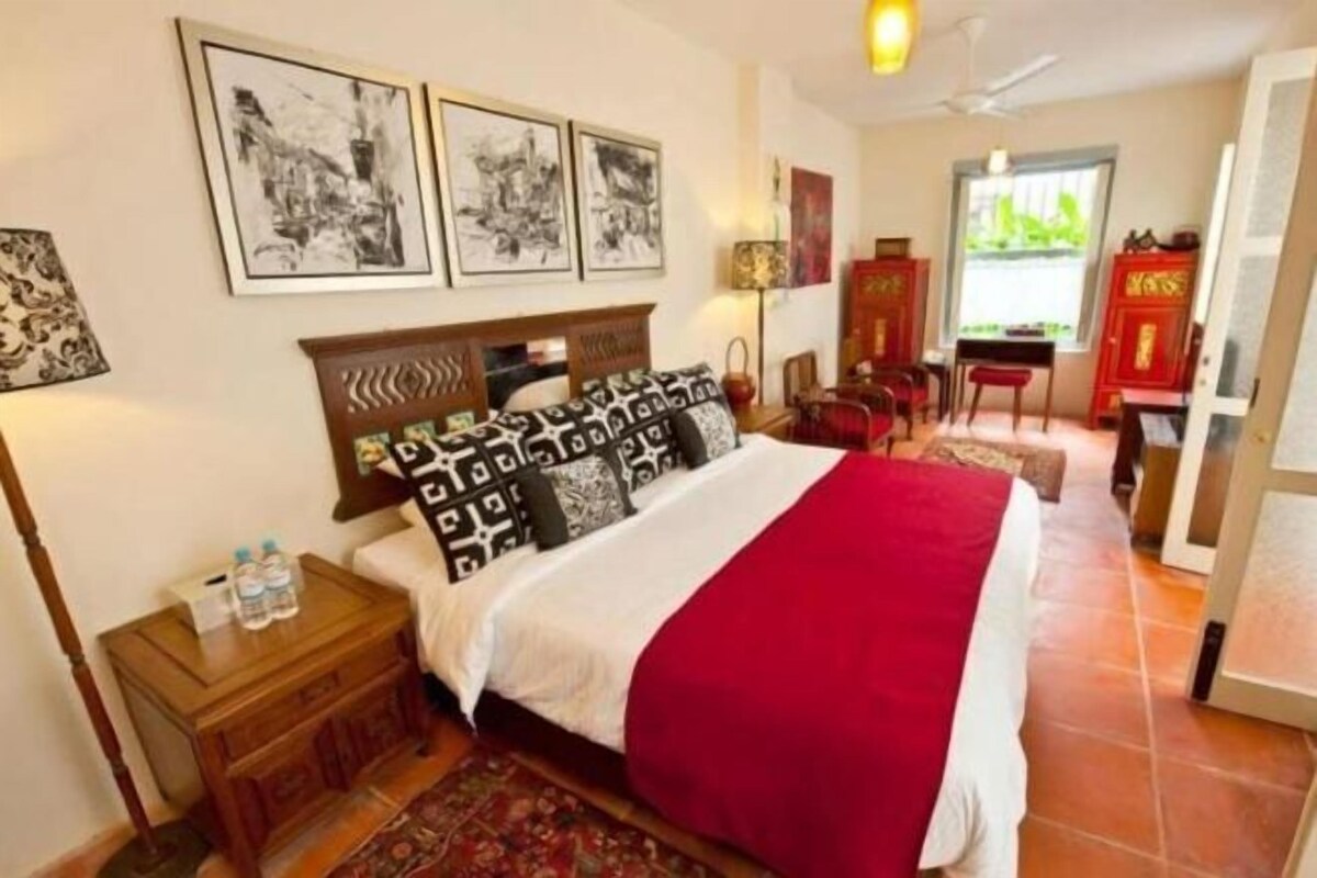 In-room safe, desk, WiFi (free), bed sheets