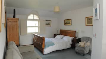 Iron/ironing board, free WiFi, bed sheets