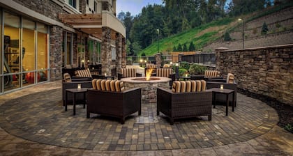 Courtyard Boone