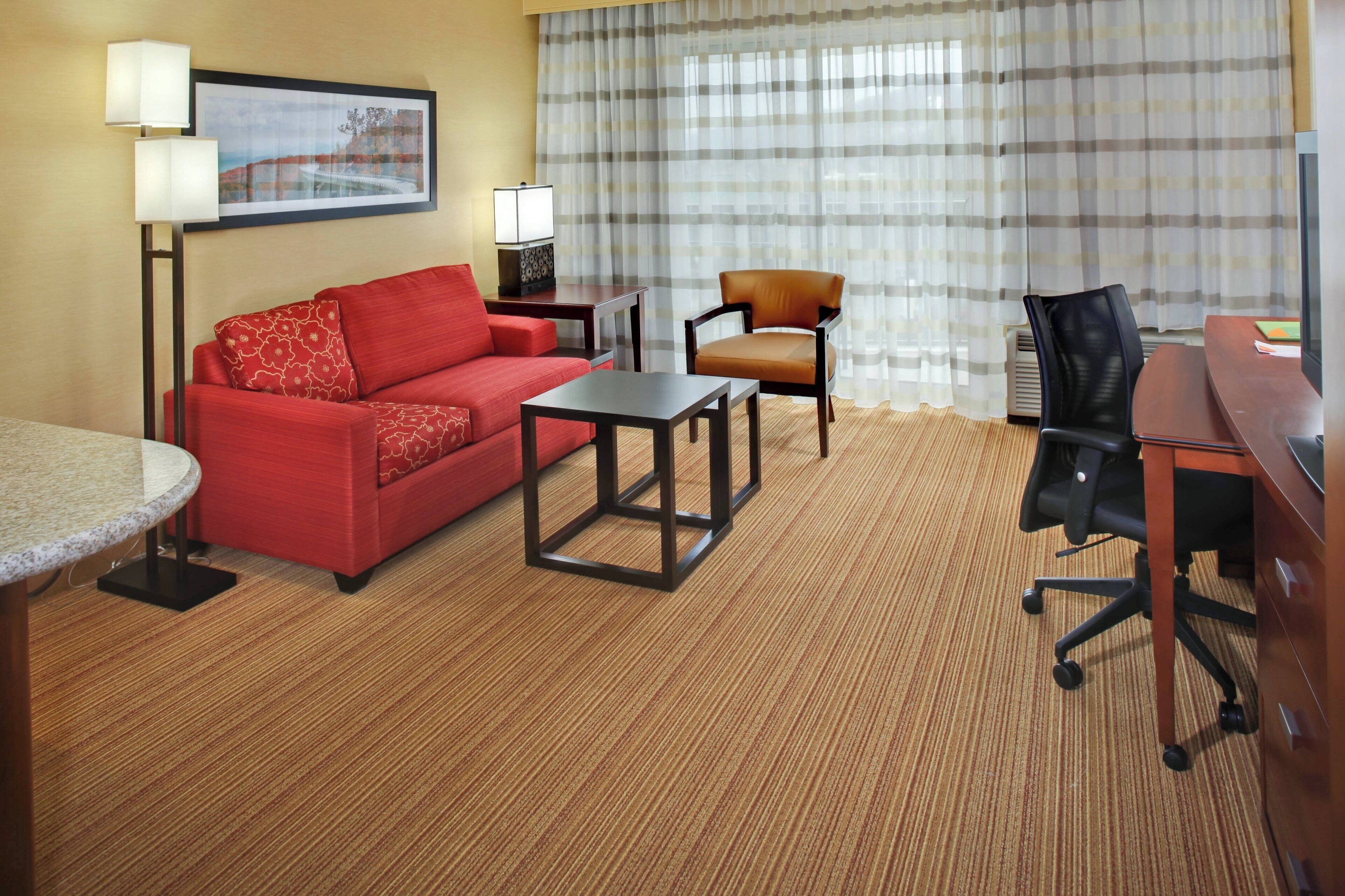 suite, 1 bedroom, balcony | premium bedding, desk, iron/ironing board, free wifi