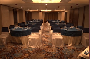 Restaurant - Comfort Inn Legacy by One Earth (Rajkot)