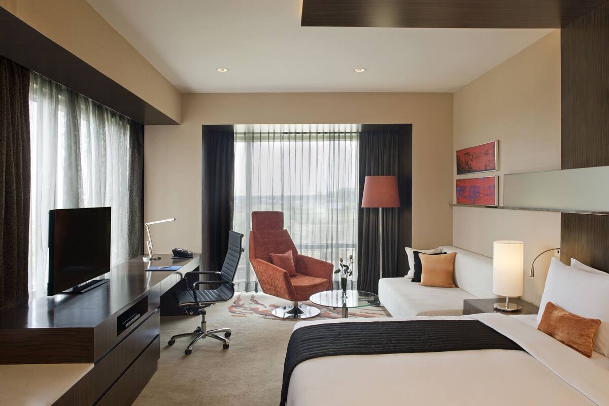 Minibar, in-room safe, desk, laptop workspace