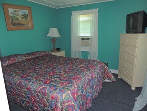 Cottage, 1 Bedroom | Iron/ironing board, free WiFi, bed sheets