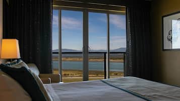 KING BAY | Premium bedding, down duvets, pillow-top beds, in-room safe