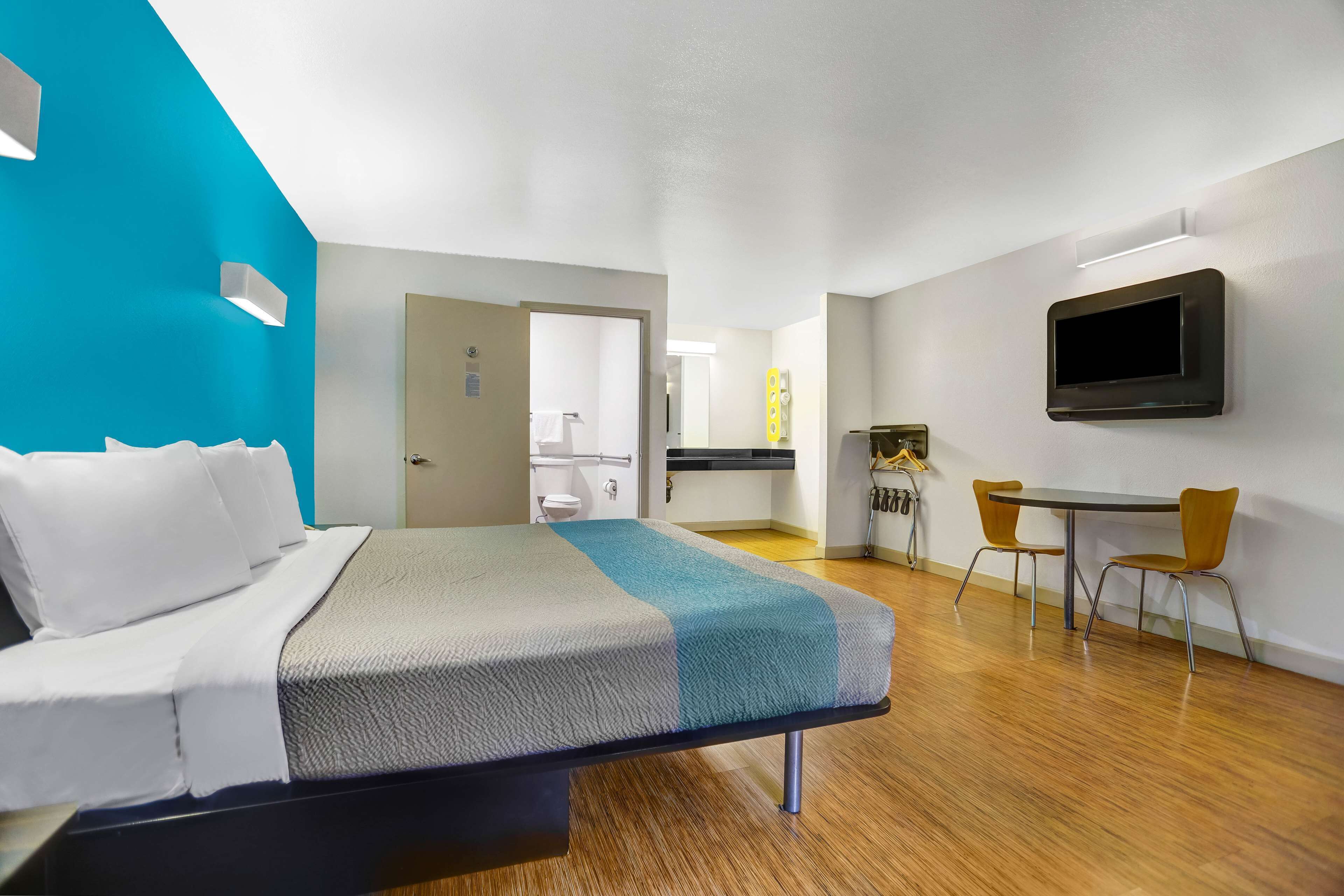 Free WiFi, bed sheets