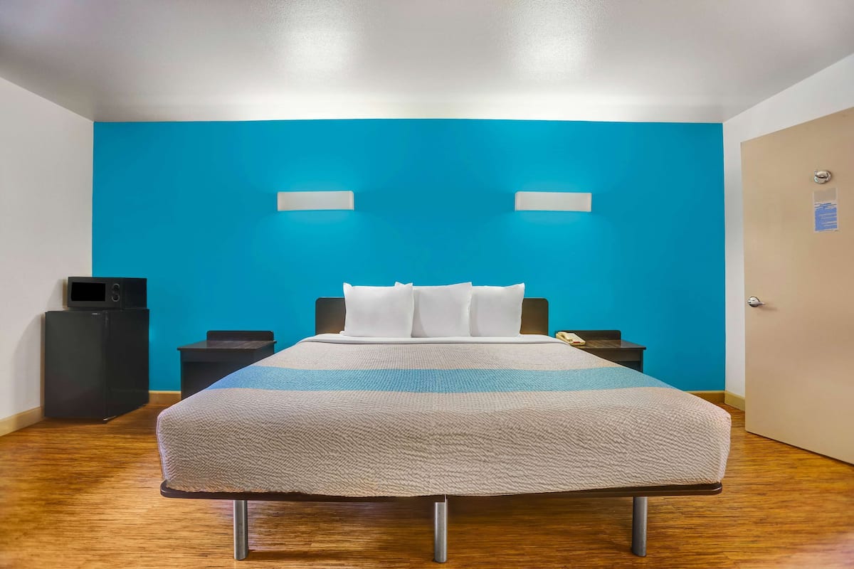 Free WiFi, bed sheets