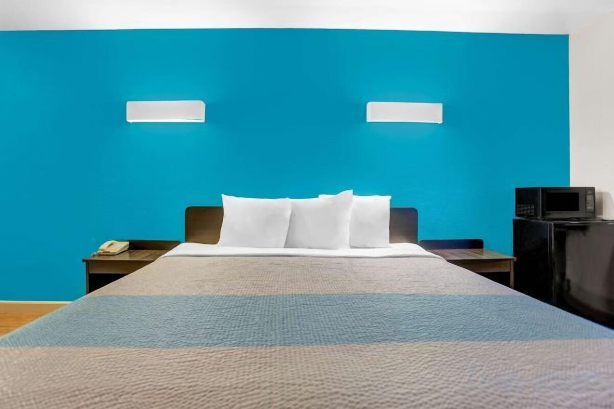 Free WiFi, bed sheets